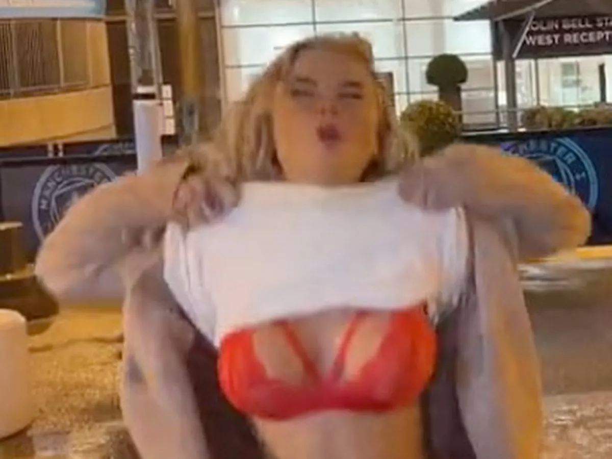 Man Utd fan lifts her top and flashes her boobs outside front of Man Citys stadium