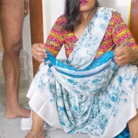 Stiefzus snel geneukt eerste keer in Saree door haar naakte stiefbroer ze kreeg cumshot op haar harige poesje.