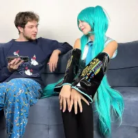 Vocaloid Hatsune Miku Didnt Expect Fans to Have Such Experienced Fingers Cosplay Handjob Orgasm