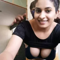 Priya Bhabhi heeft seks met Devar in de keuken