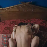 Florence Pugh naakte seksscène op