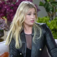 Beth Behrs Nude and Hot Pics and Sex Tape 2024