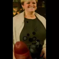 Klaarkomen op mooie borsten van Caroline Tensen