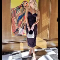 Nikki Glaser Nude OnlyFans Leak Picture bJu2nJjD9m