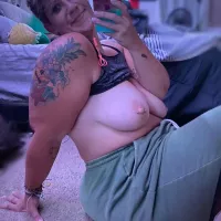 Sexy married-MiLF of 3 curvy thick shy and naughty. Who wants me to bring out my secret wild side?