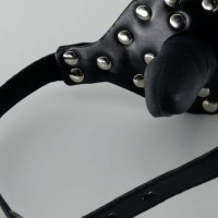 Face Strap Dildo Medium