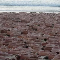 More than 2000 people strip naked on beach